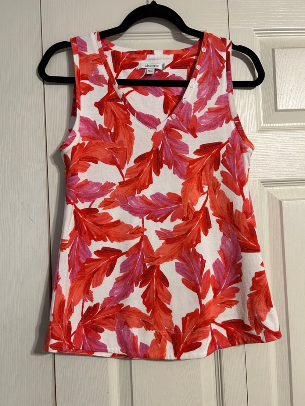 Chico's Red Pink White Leaf-Print Floral Size 0 Small V-Neck Sleeveless Tank